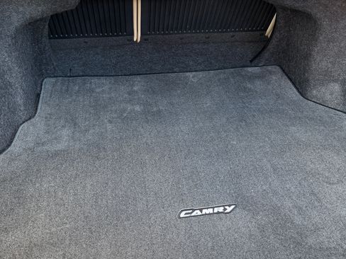 Used 2015 Toyota Camry LE image 18