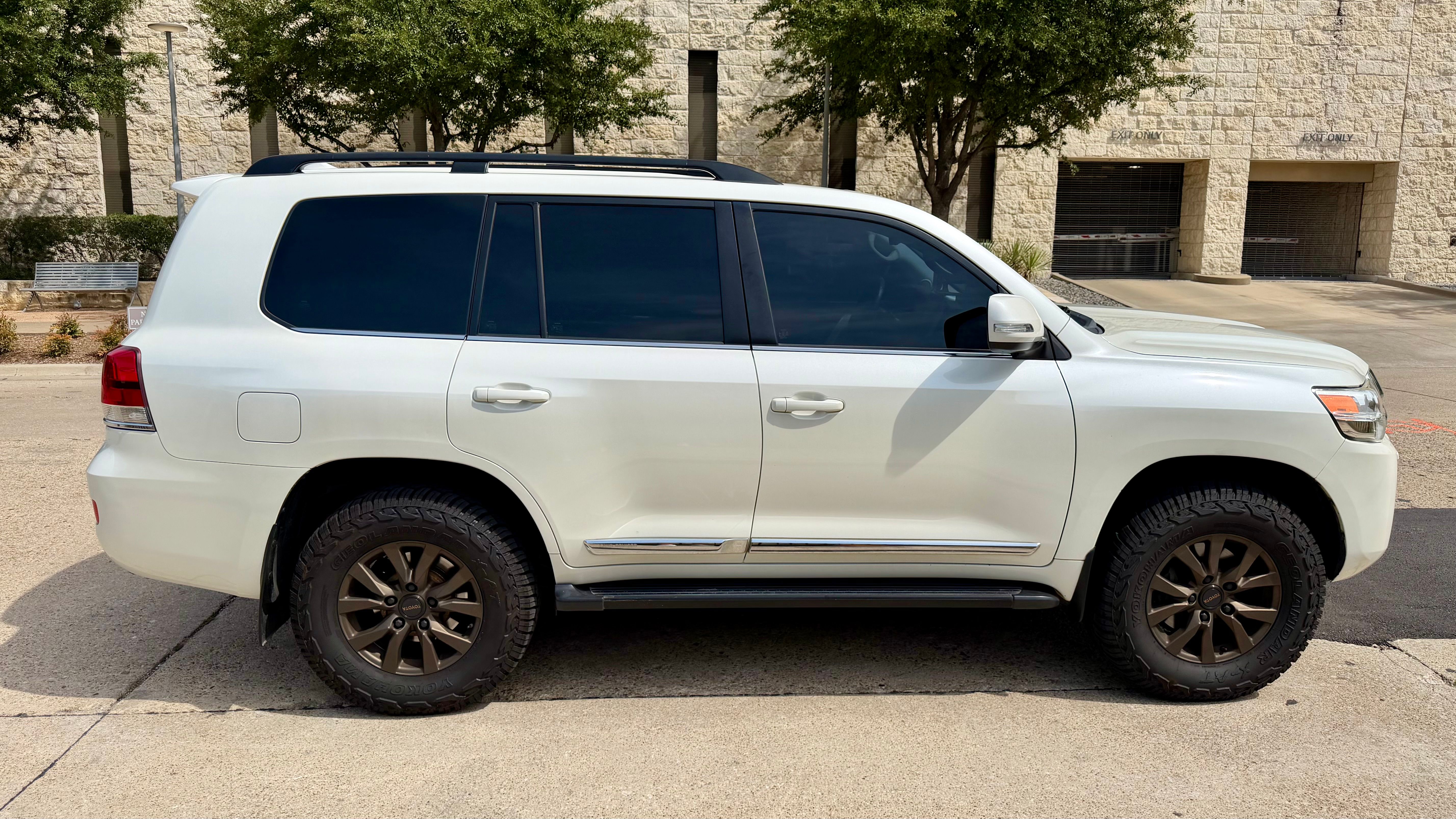Used 2016 Toyota Land Cruiser AWD/4WD image 10