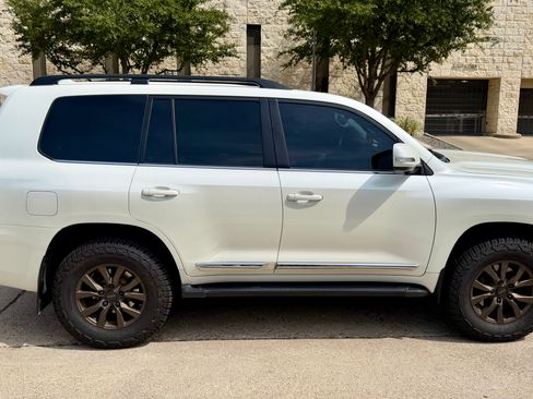 Used 2016 Toyota Land Cruiser AWD/4WD image 10
