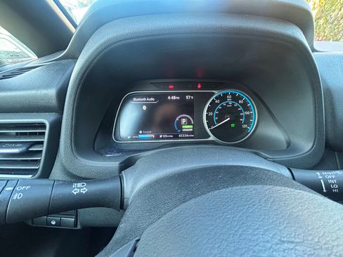 Used 2019 Nissan Leaf SV w/ SV Technology Package image 16