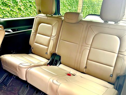Used 2023 Lincoln Navigator Reserve AWD/4WD image 13
