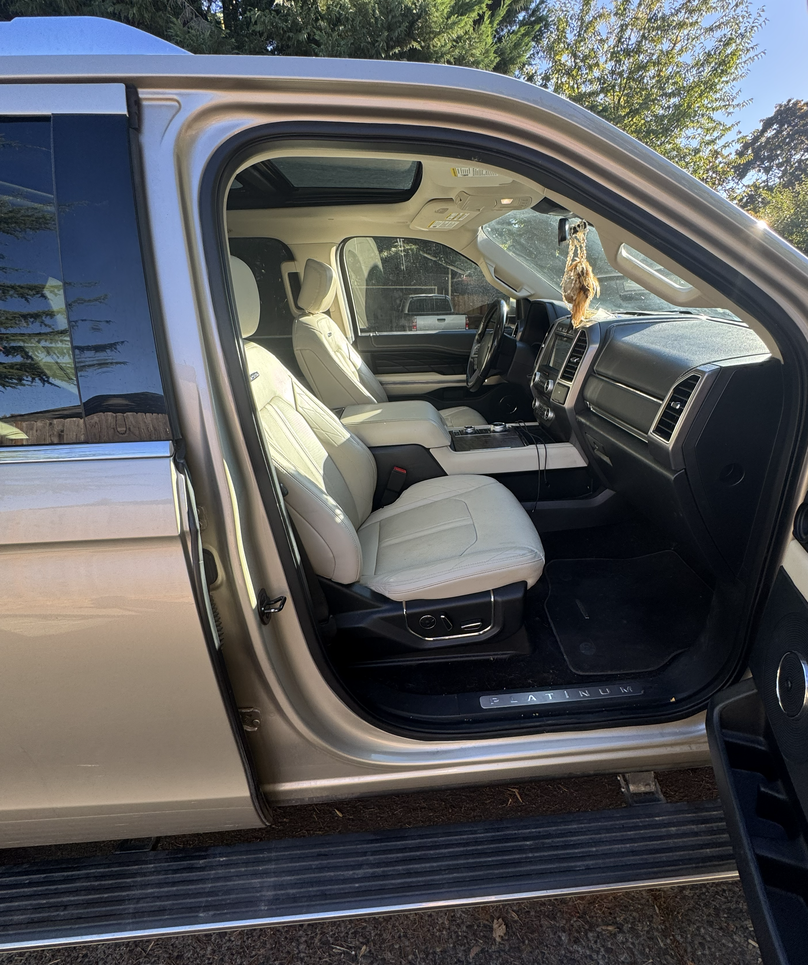 Used 2018 Ford Expedition Platinum w/ Cargo Package AWD/4WD image 10