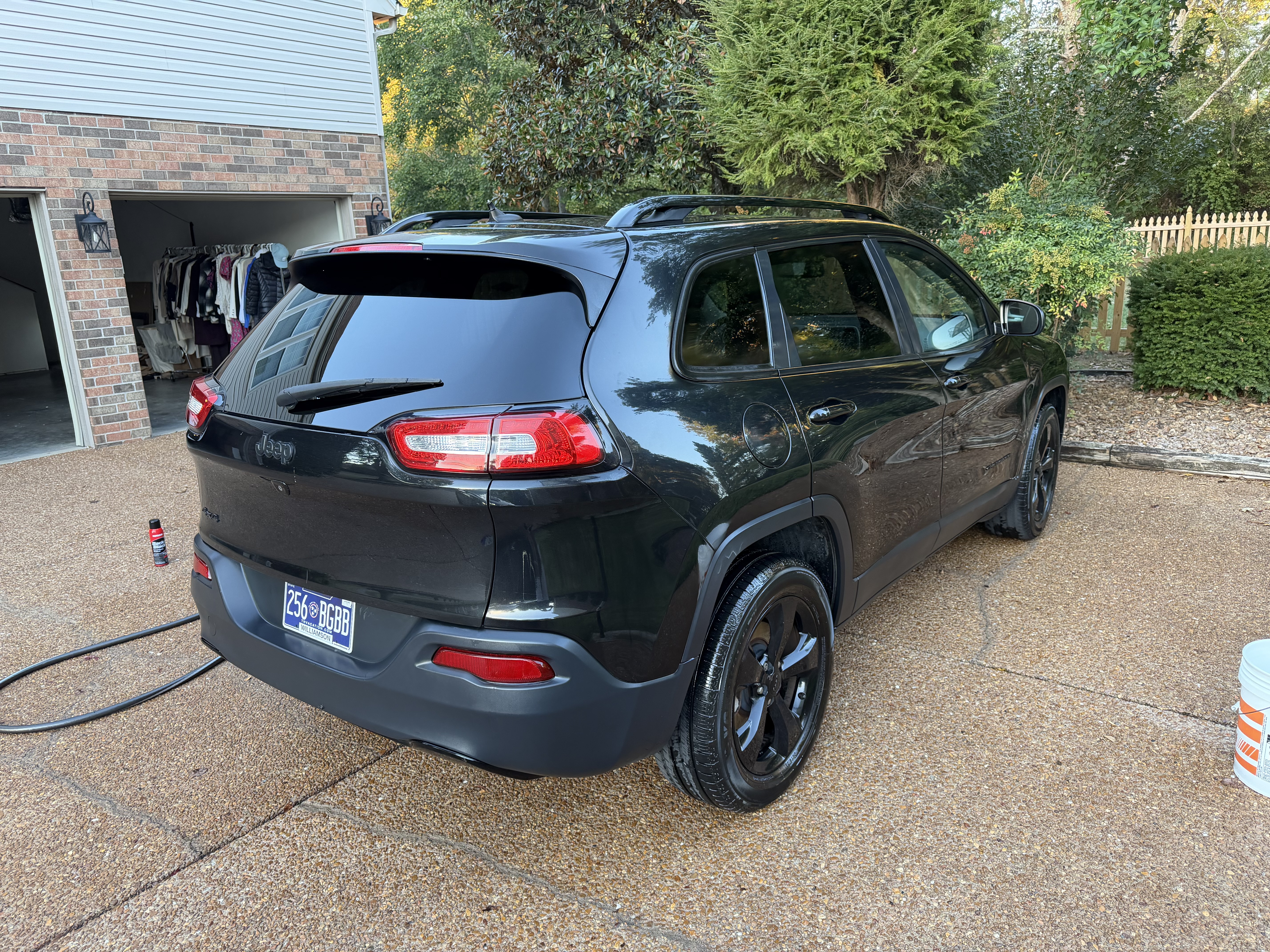 Used 2016 Jeep Cherokee Latitude w/ Cold Weather Group AWD/4WD image 6
