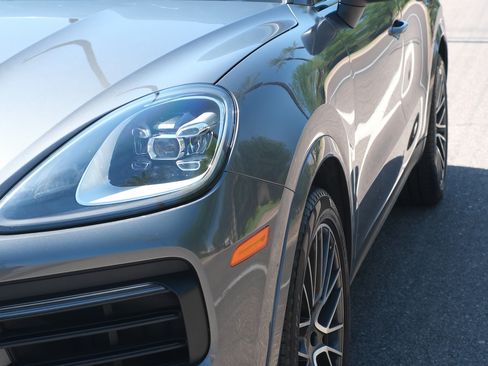 Used 2023 Porsche Cayenne Platinum Edition AWD/4WD image 10