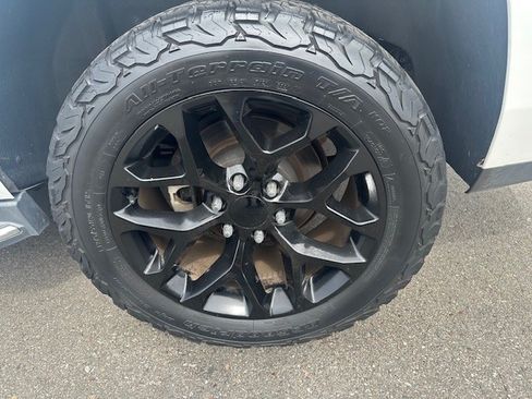 Used 2017 GMC Yukon SLT w/ Open Road Package image 5