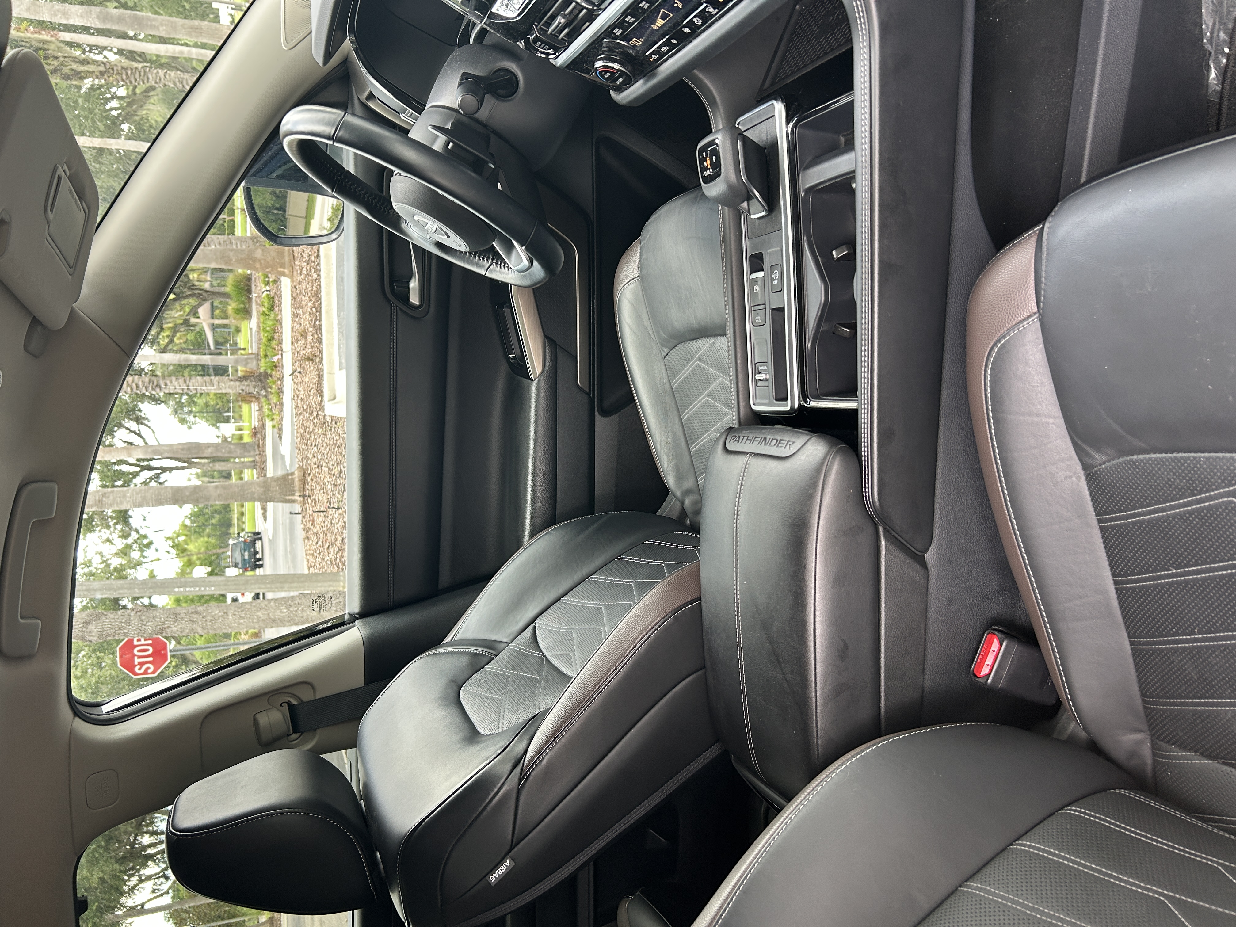 Used 2024 Nissan Pathfinder Platinum w/ Cargo Package FWD image 9