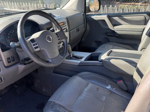 Used 2005 Nissan Titan LE w/ (S01) Side-Airbag Pkg w/ VDC image 4