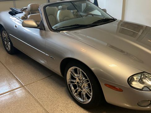 Used 2001 Jaguar XK8 Convertible image 1