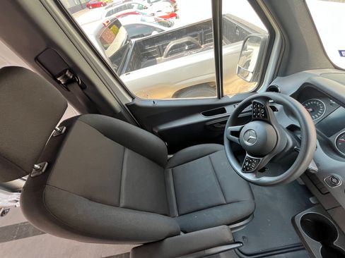 Used 2023 Mercedes-Benz Sprinter 1500 image 13