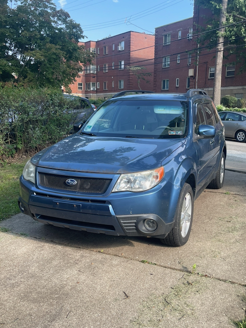 Used 2010 Subaru Forester 2.5X Limited AWD/4WD image 2