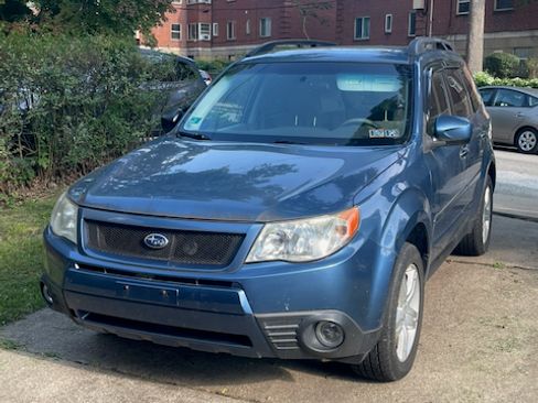 Used 2010 Subaru Forester 2.5X Limited AWD/4WD image 2
