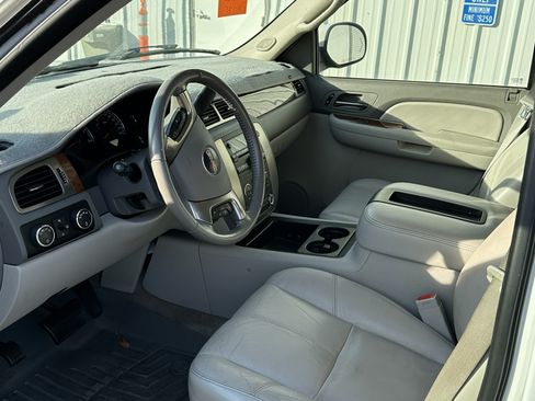 Used 2007 GMC Yukon XL SLT w/ SLT Preferred Equipment Group image 6