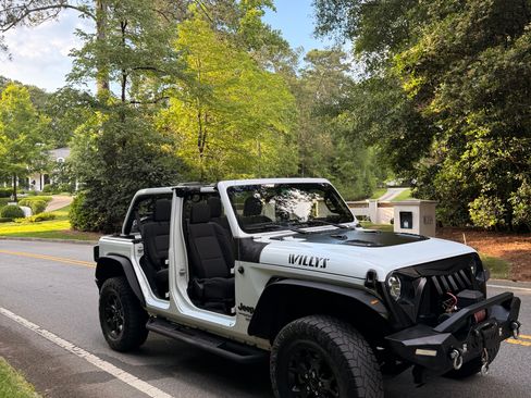 Used 2021 Jeep Wrangler Unlimited Sport AWD/4WD image 10