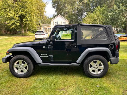 Used 2010 Jeep Wrangler Sport AWD/4WD image 8
