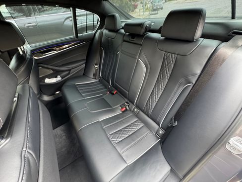 Used 2022 BMW M550i xDrive w/ Executive Package AWD/4WD image 11