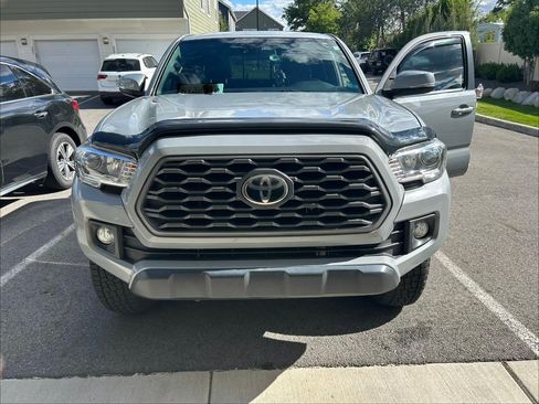 Used 2019 Toyota Tacoma TRD Off-Road AWD/4WD image 2