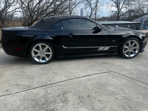 Used 2005 Ford Mustang GT Premium image 17