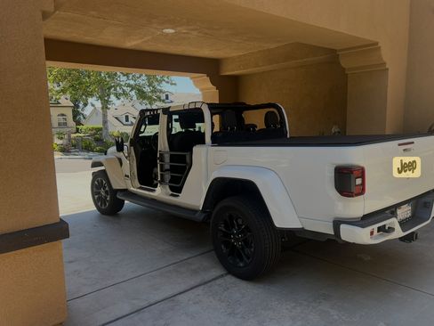 Used 2021 Jeep Gladiator Overland image 5