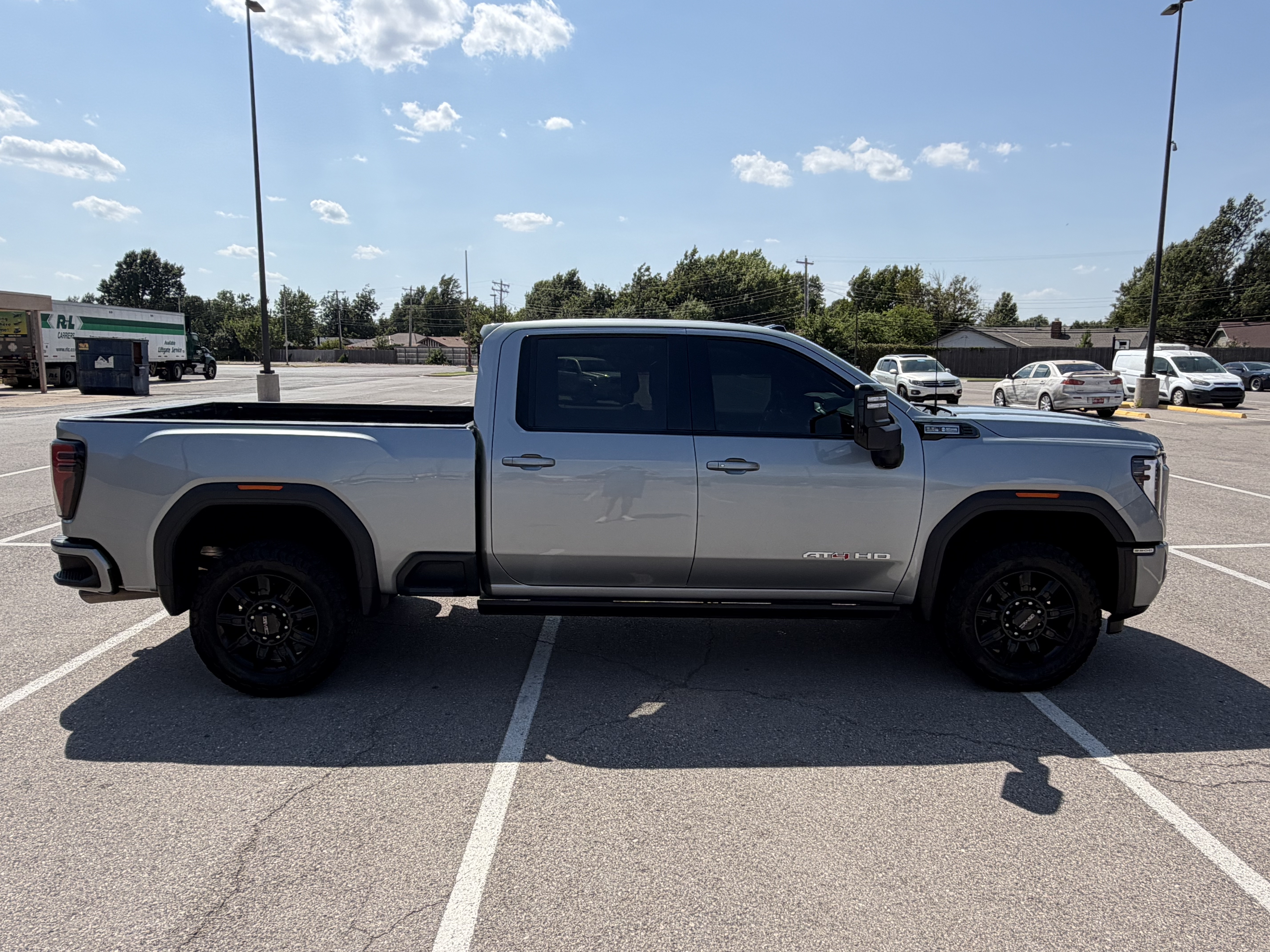 Used 2024 GMC Sierra 2500 AT4 w/ AT4 Premium Plus Package AWD/4WD image 2