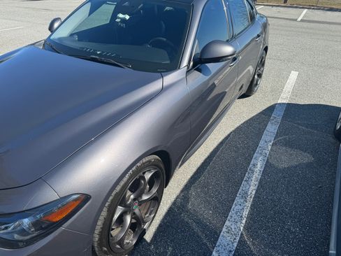 Used 2019 Alfa Romeo Giulia Ti Sport w/ Quick Order Package 22U Sport RWD image 5