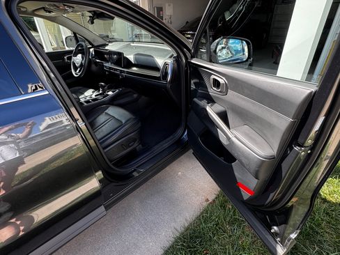 Used 2025 Kia Sorento EX FWD image 10
