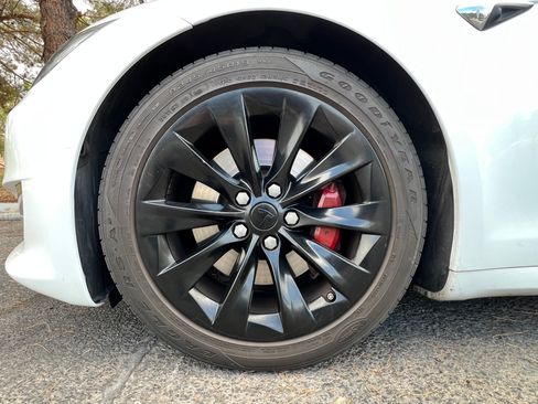 Used 2016 Tesla Model S 60D image 17