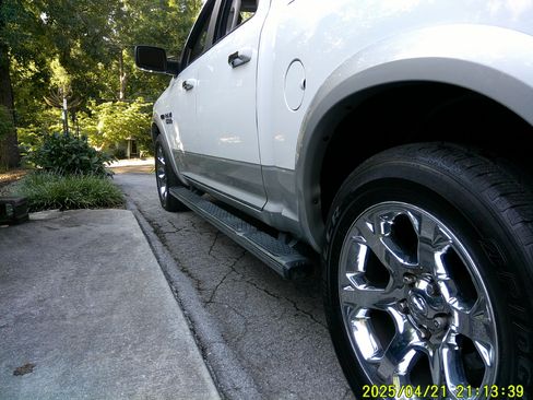 Used 2016 RAM 1500 Laramie w/ Convenience Group AWD/4WD image 19