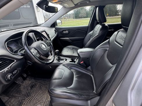 Used 2019 Jeep Cherokee Limited image 13