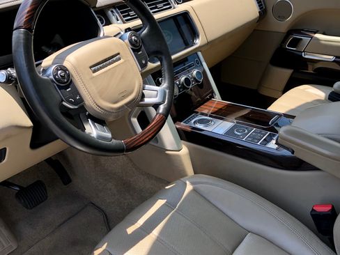 Used 2016 Land Rover Range Rover HSE image 9