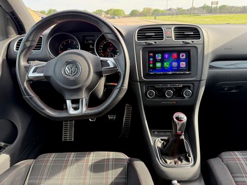 Used 2011 Volkswagen Golf 4-Door image 10