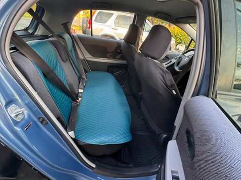 Used 2010 Toyota Yaris 4-Door Hatchback image 14