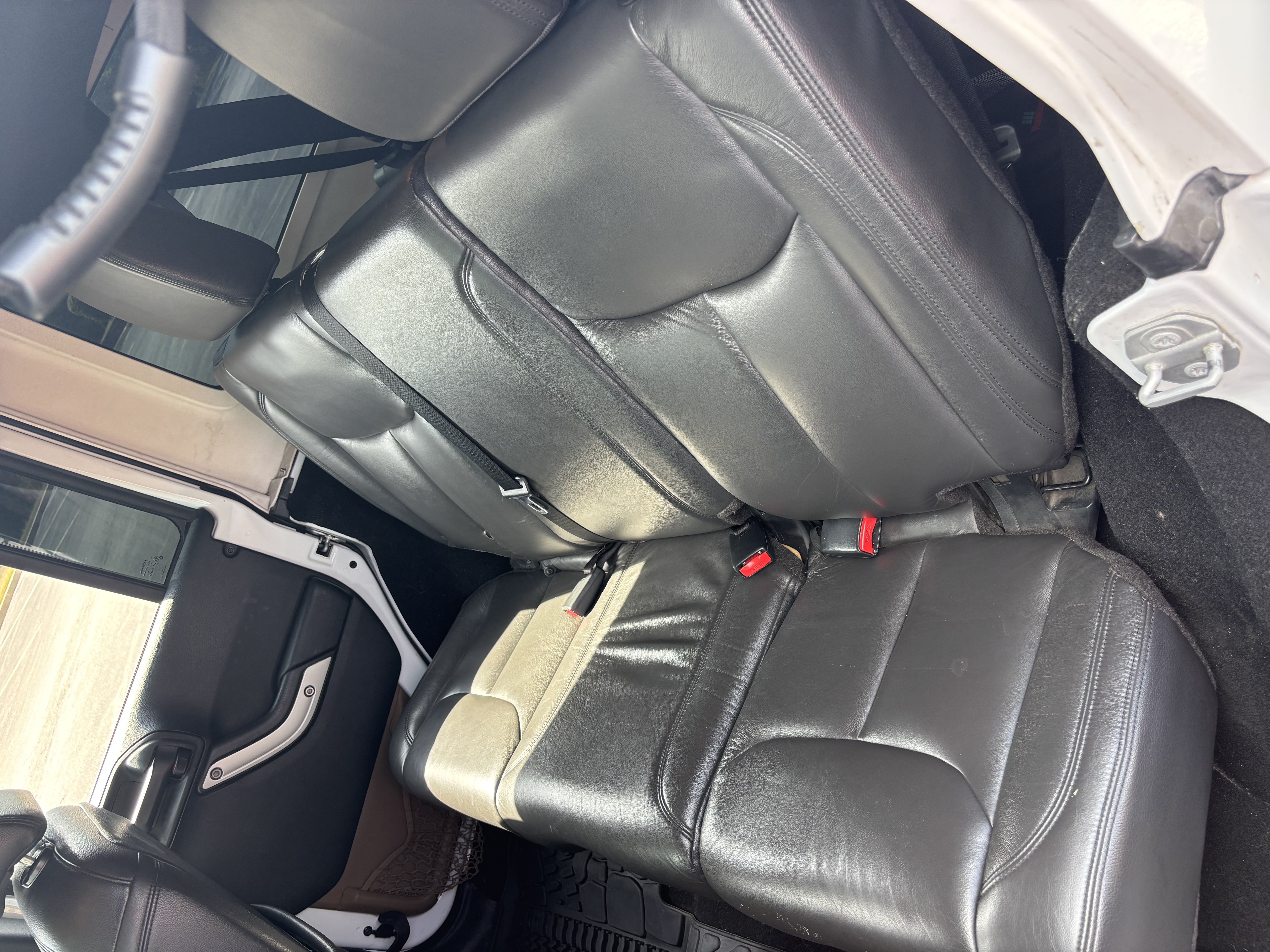 Used 2017 Jeep Wrangler Unlimited Sahara w/ Connectivity Group AWD/4WD image 12