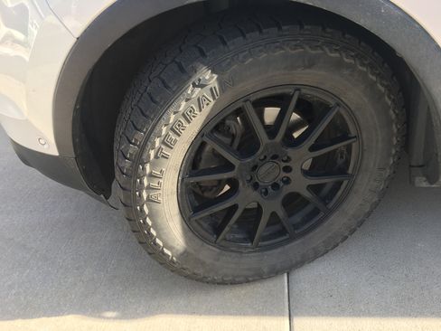 Used 2011 Ford Explorer Limited w/ Technology Pkg image 11