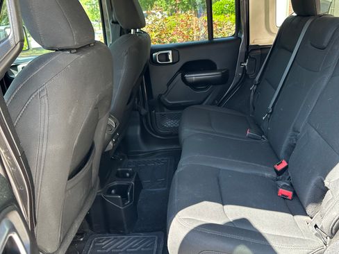 Used 2019 Jeep Wrangler Unlimited Sport S AWD/4WD image 15