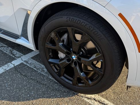 Used 2023 BMW X7 xDrive40i w/ Premium Package image 5