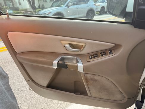 Used 2011 Volvo XC90 3.2 image 14