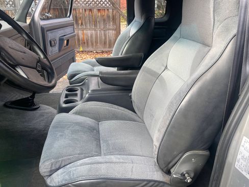 Used 1993 Dodge D/W Truck 250 image 28