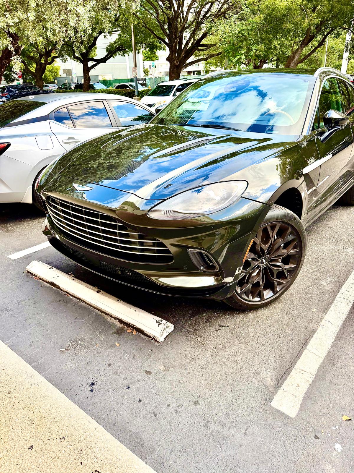 Used 2021 Aston Martin DBX AWD/4WD image 5