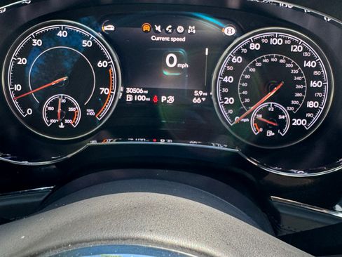 Used 2018 Bentley Bentayga AWD/4WD image 13