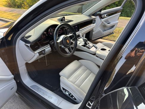 Used 2017 Porsche Panamera 4S AWD/4WD image 9