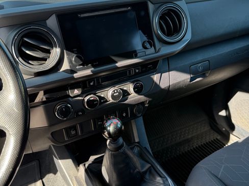 Used 2017 Toyota Tacoma TRD Off-Road image 14