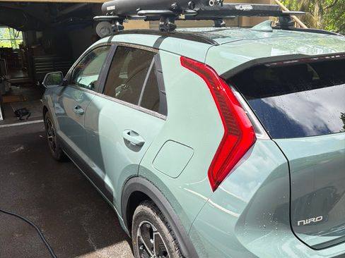 Used 2023 Kia Niro EX FWD image 5