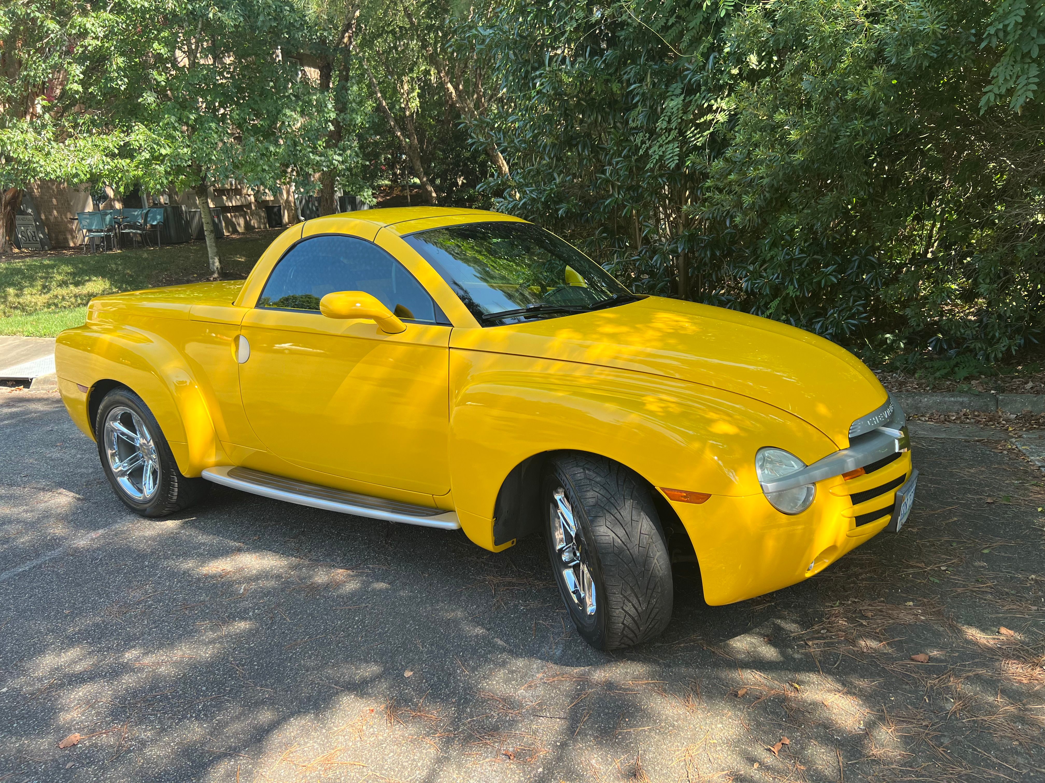 Used 2004 Chevrolet SSR w/ Preferred Equipment Group RWD image 4