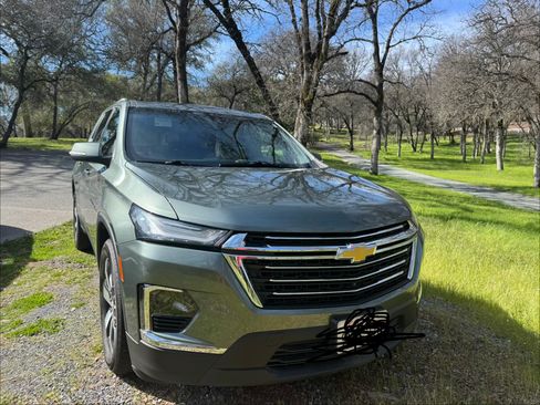 Used 2023 Chevrolet Traverse LT w/ LT Premium Package image 2