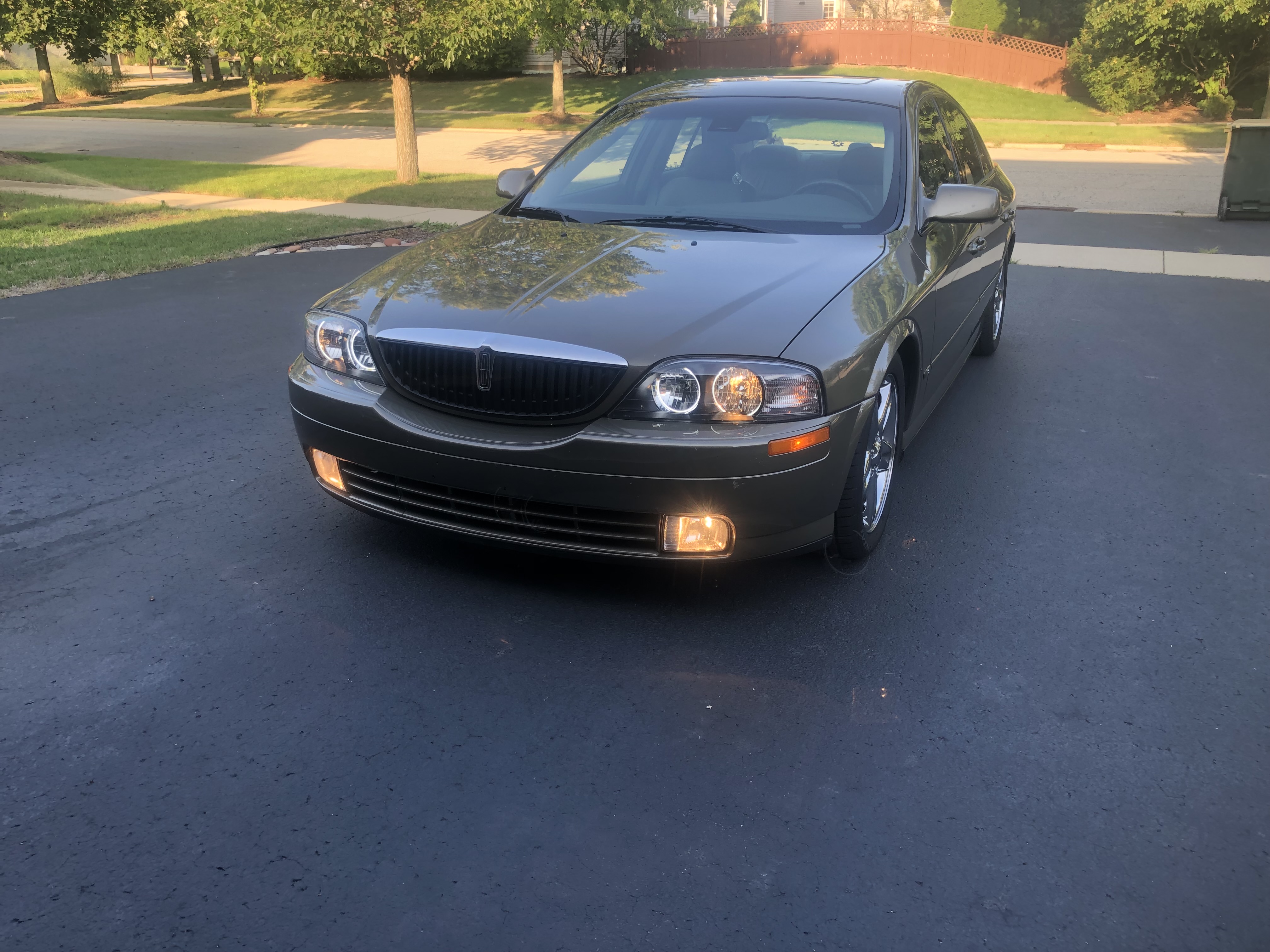 Used 2001 Lincoln LS RWD image 2
