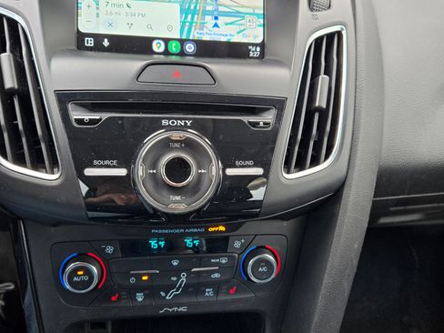 Used 2017 Ford Focus Titanium w/ Titanium Technology Package image 9