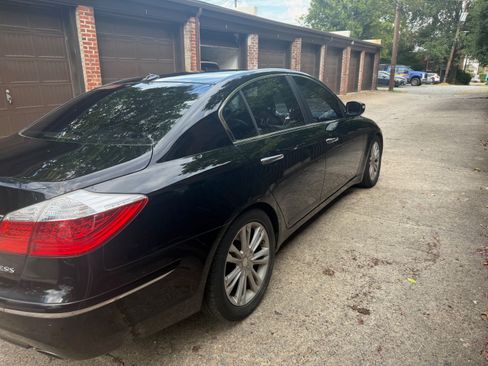 Used 2011 Hyundai Genesis 3.8 w/ Technology Pkg 4 RWD image 6