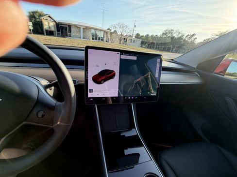 Used 2021 Tesla Model Y Long Range image 13