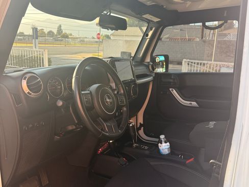 Used 2018 Jeep Wrangler Unlimited Sahara image 15