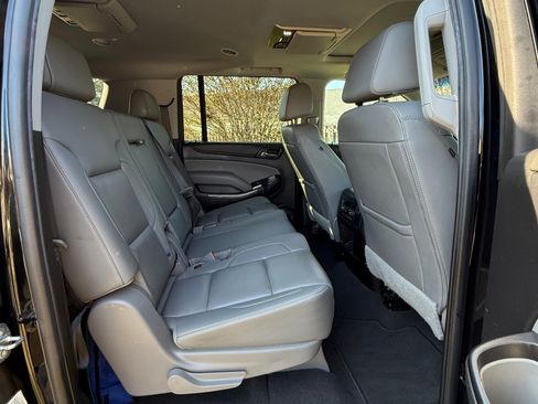 Used 2019 Chevrolet Suburban LT image 11